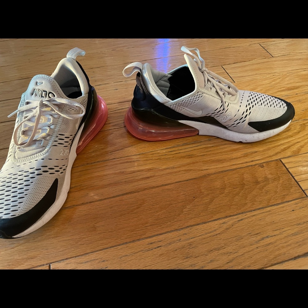 Air Max 270 Hot Punch Size Men’s 10.5, Very Good Condition